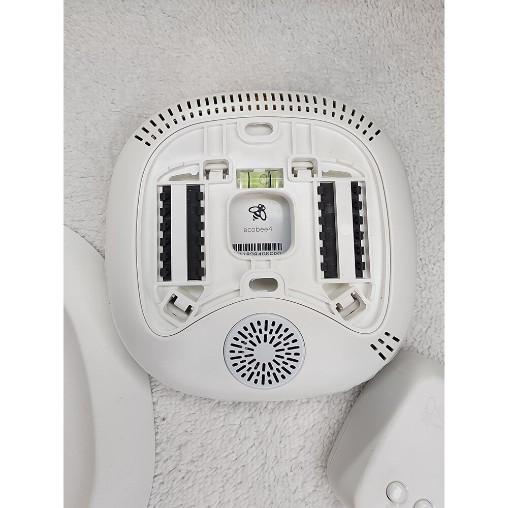 Ecobee 4 Smart Programmable Thermostat + 3 Room Sensor Included - Picture 4 of 6